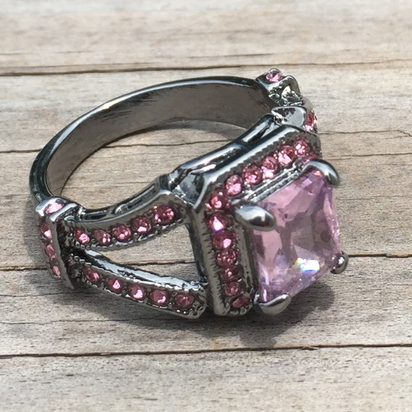 Pink CZ large halo black gold filled fashion ring - Picture 7 of 8